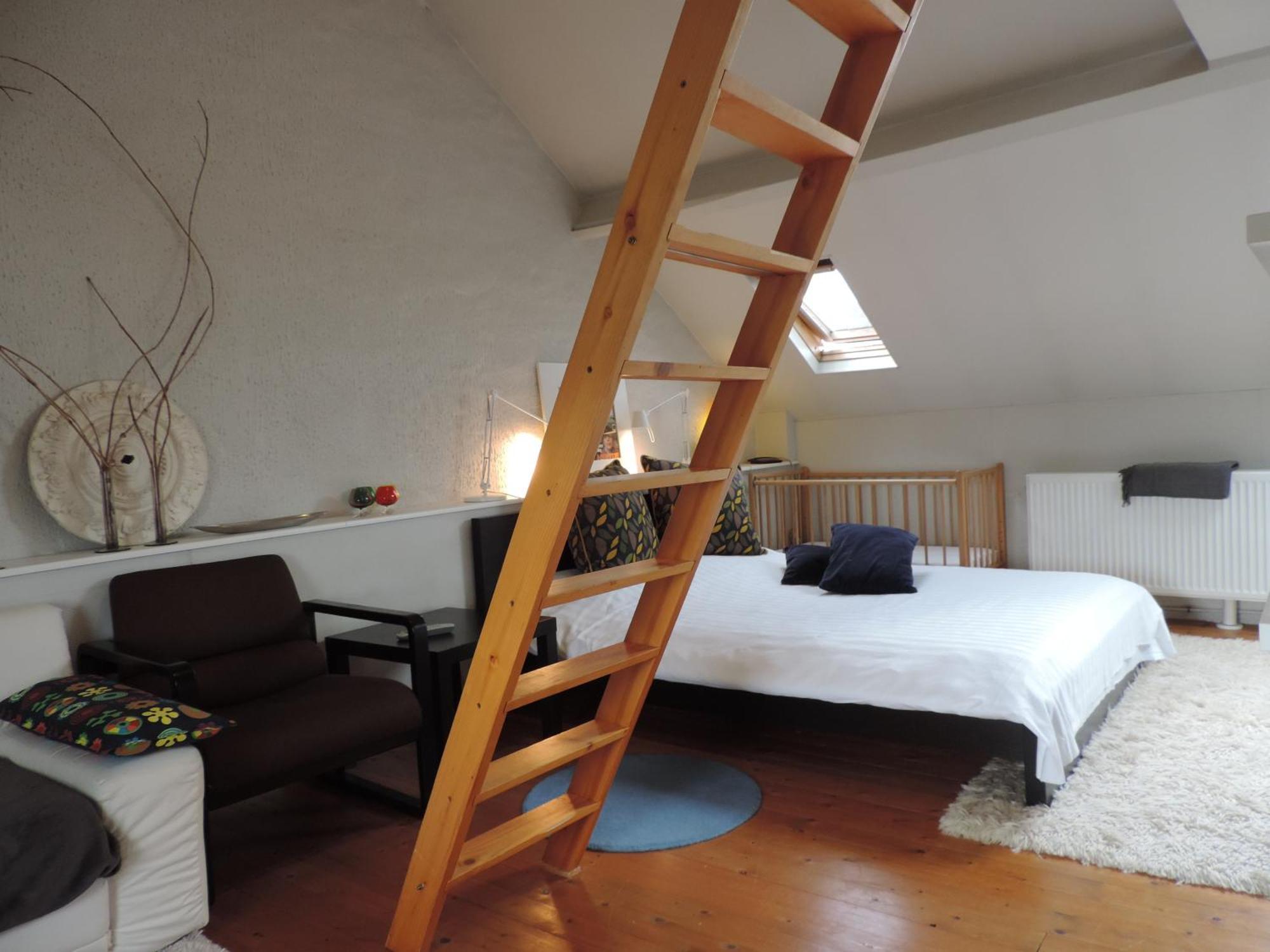 Bed & Breakfast At 8